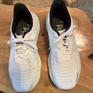 New Balance Women Fresh Foam 1080-v12 Sneakers White Size 8 Wide - Pre-owned